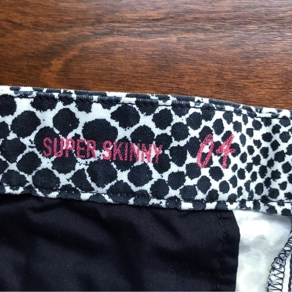 Gap Super Skinny Skimmer Khaki Navy and Snake Print Pants, Size 4 - Picture 9 of 10